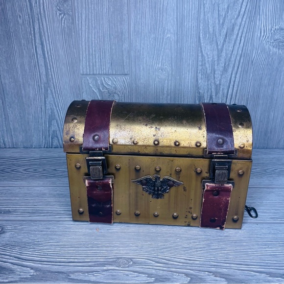 Vintage Capt David Babcock Clipper Ship Young America chest ( came off a lamp ) - Picture 9 of 9